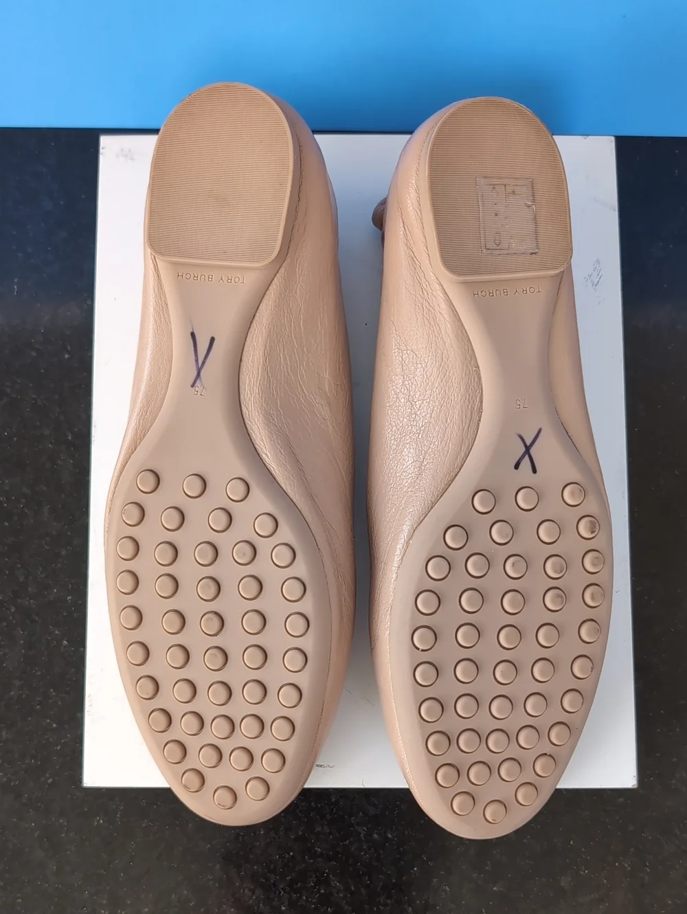 Tory Burch Beige Leather Logo Ballet Flats Size 7.5